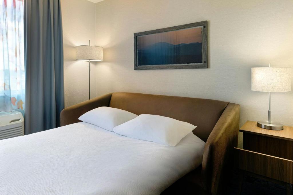 Fairfield Inn & Suites by Marriott Wentzville - King Room With Sofa Bed