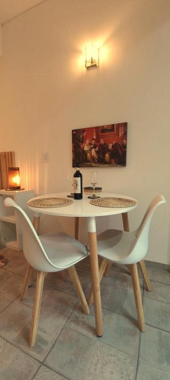 a table and chairs in a room with a table at Planta Baja y Garage "Dido" Monoambiente Completo in La Cieneguita