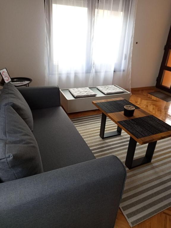 a living room with a couch and a table at Apartmani Piralis in Bihać