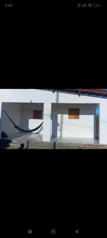 a picture of a white bench in a room at Casa de Praia Lucena - 350m da praia in Lucena