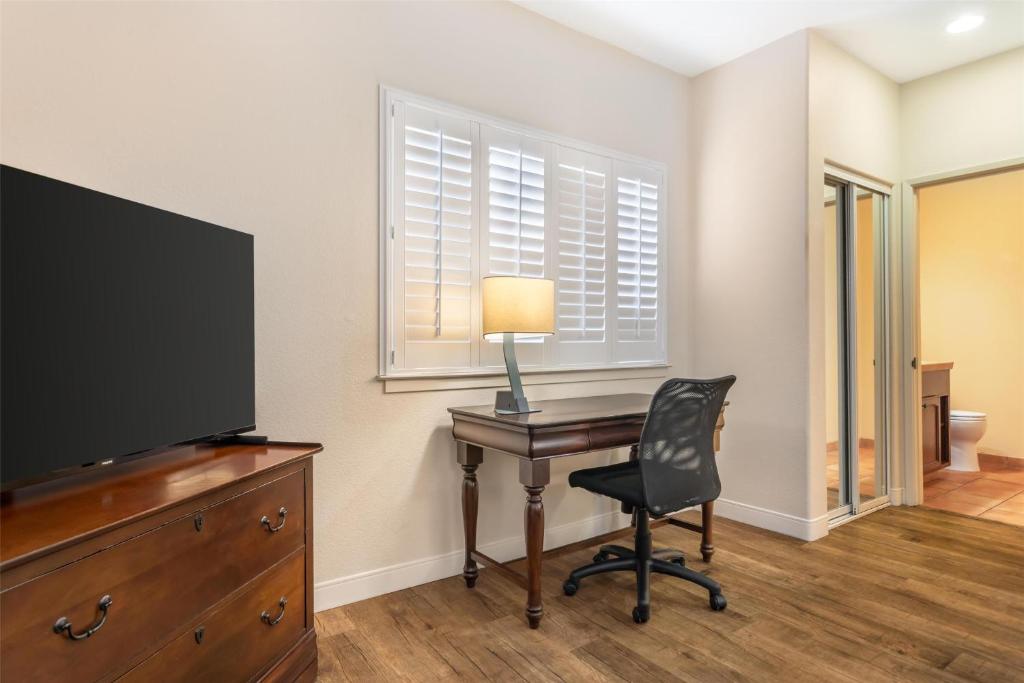 Best Western Rose Garden Inn photo