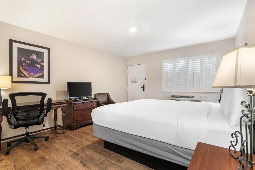 Best Western Rose Garden Inn photo