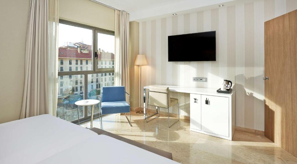 
Standard Twin Room with View 
