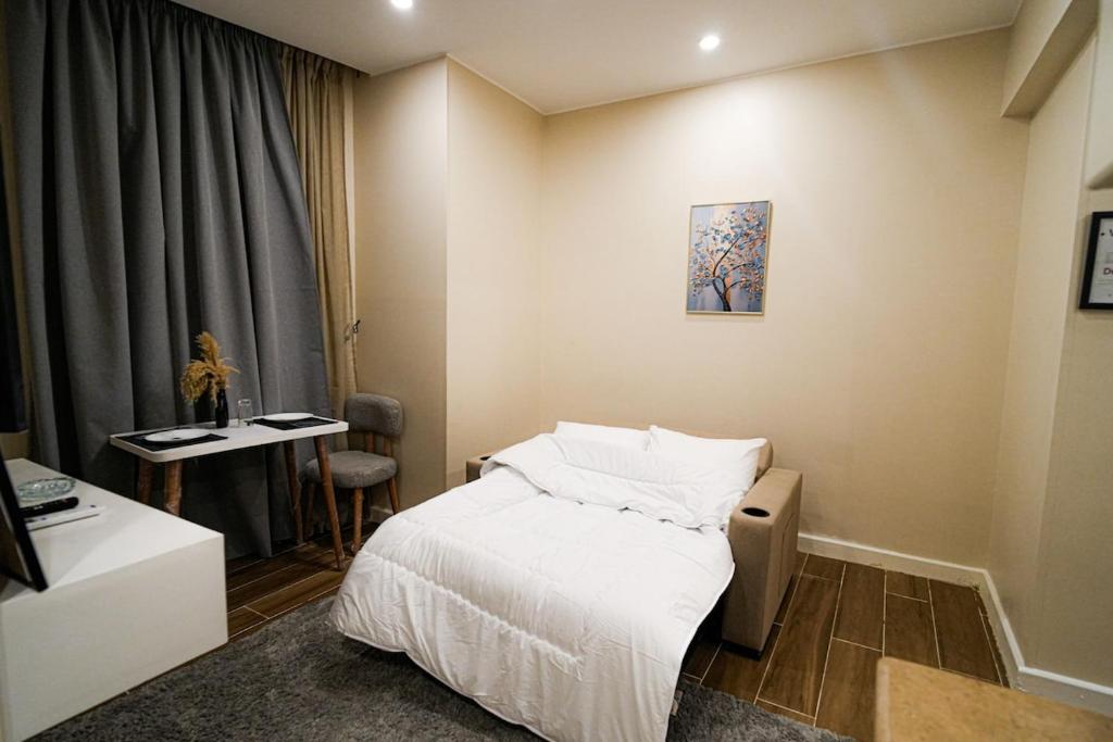 a hotel room with a bed and a desk at modern studio- 7 min from aswan station in Aswan