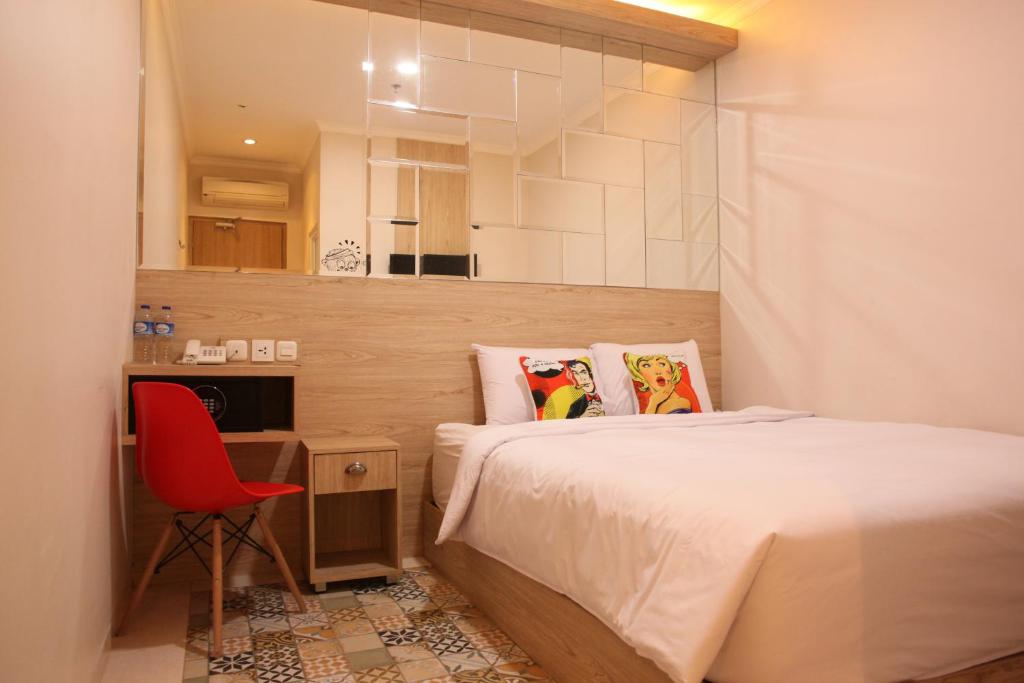 Postel nebo postele na pokoji v ubytování Bold Hotel Jakarta