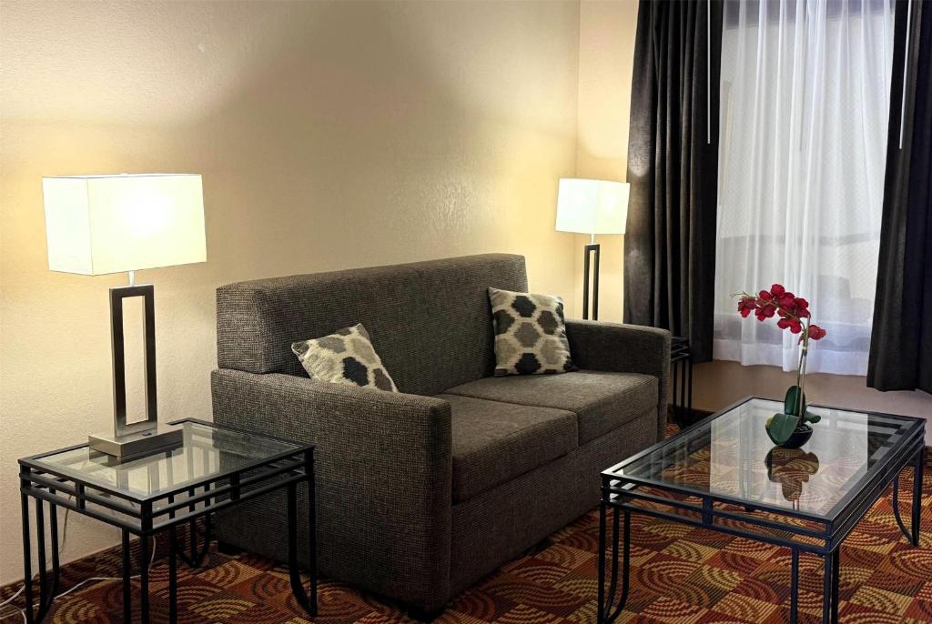 Baymont by Wyndham Plainfield/ Indianapolis Arpt Area - Executive King Suite - Non-Smoking
