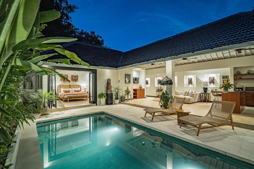 Bazén v ubytování Coral Heaven 1 by Bali Villa Solutions nebo v jeho okolí