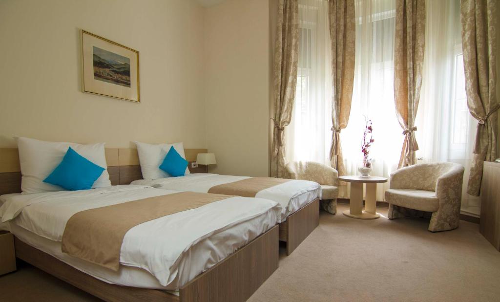 Postel nebo postele na pokoji v ubytování Apartments Legacy