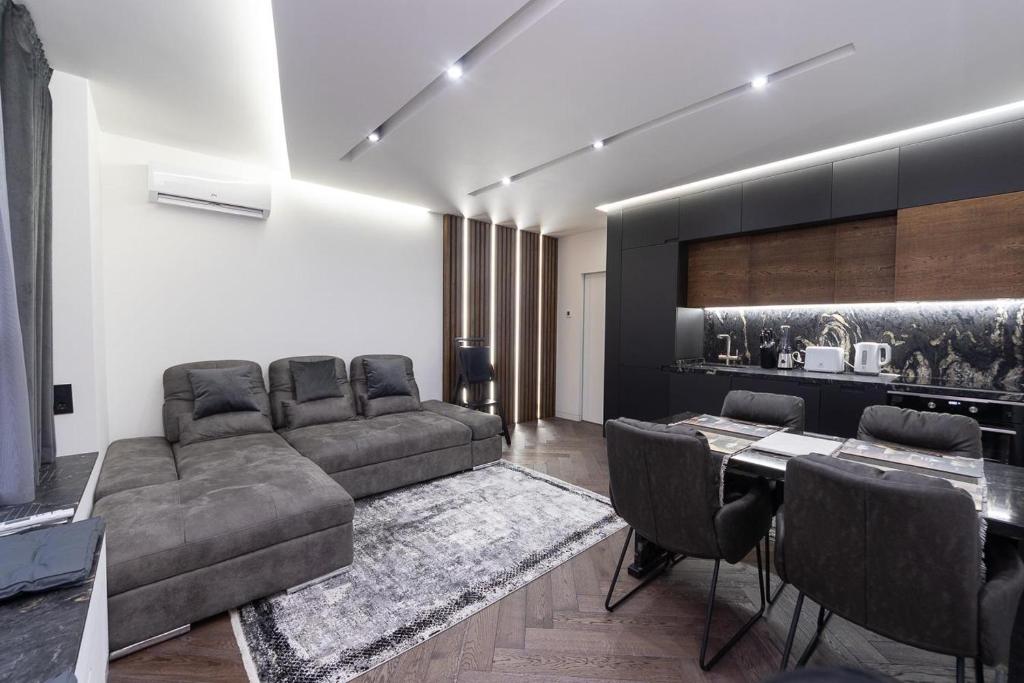 Victory-30 Luxe Apartment City Center photo 3