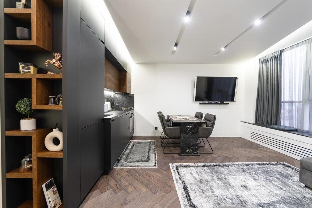 Victory-30 Luxe Apartment City Center photo 5