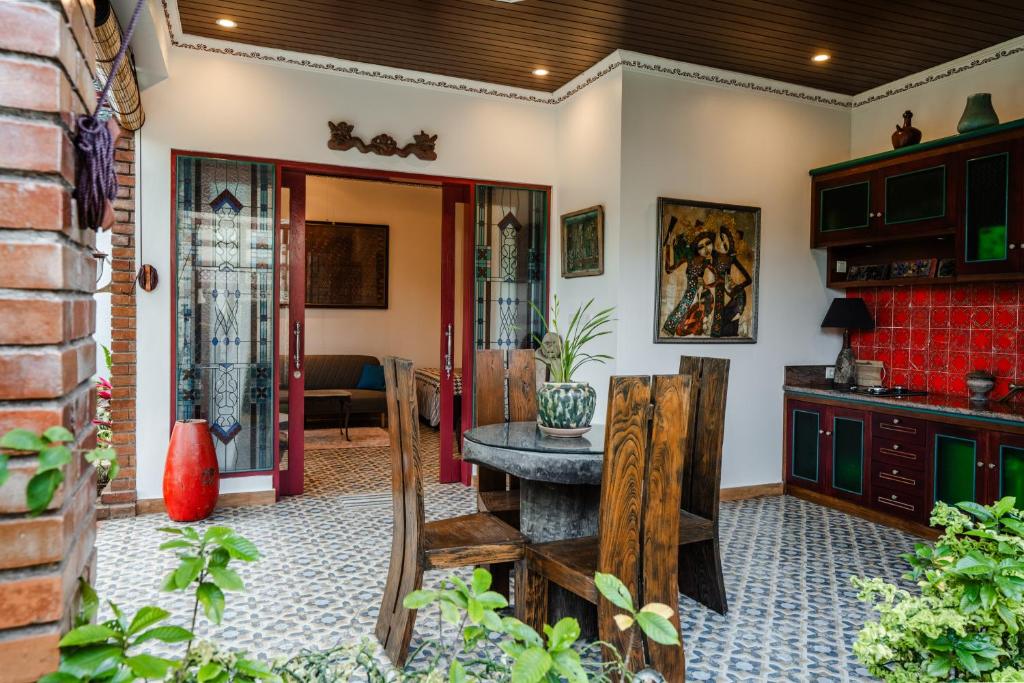 a kitchen and living room with a table and chairs at Villa Joglo Ayu in Uluwatu