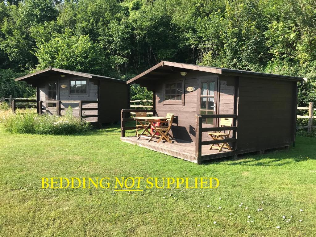 AllingtonにあるAllington Lock Campsiteの小小屋
