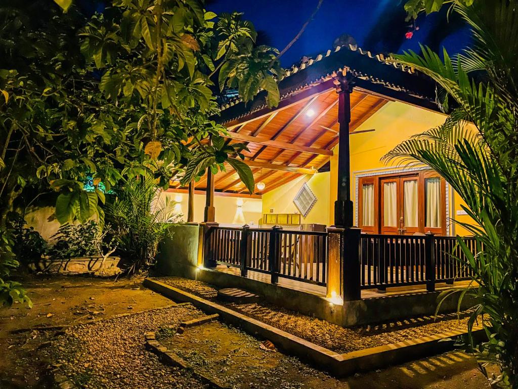 Birds Cabana