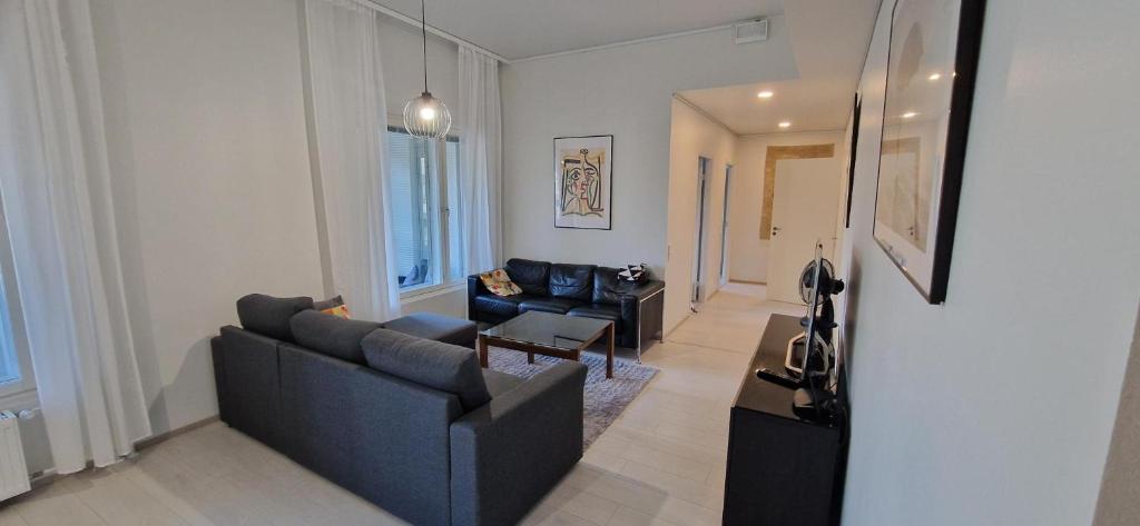 Posezení v ubytování Apartment in seaside Helsinki 83M2 with Sauna boat to Estonia 450 m from apartment