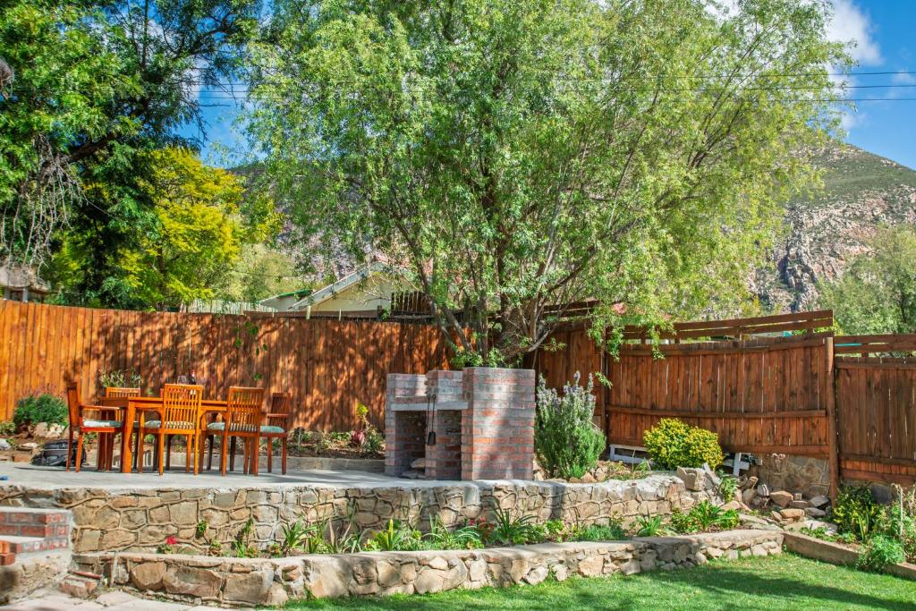 En generel udsigt til bjerge eller udsigt til bjerge taget fra feriehuset