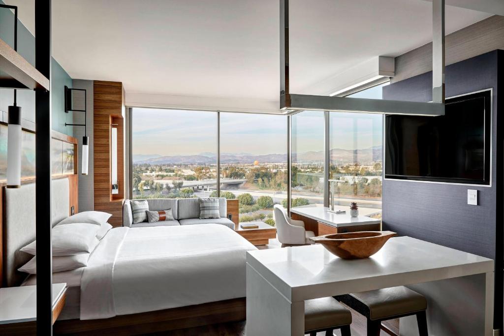 Marriott Irvine Spectrum - Housity