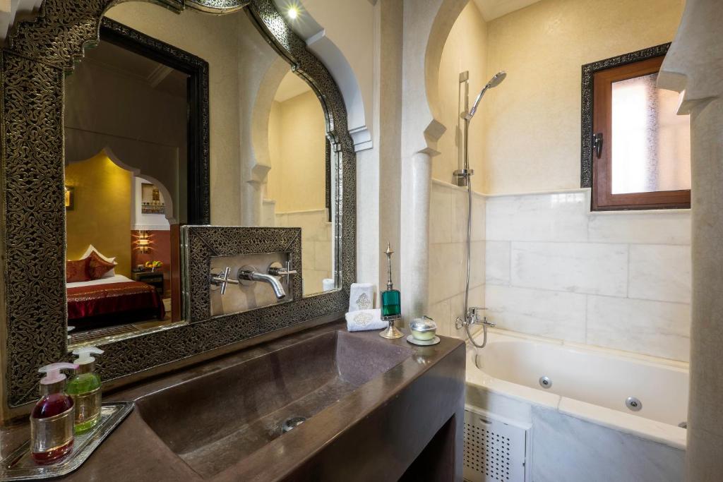 Koupelna v ubytování Riad Nesma Suites & Spa