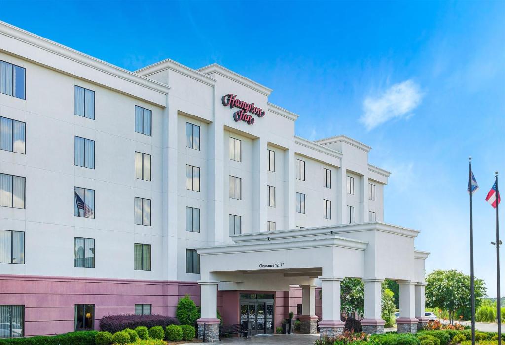 a rendering of the wichita windsor hotel at Hampton Inn Columbus-North in Columbus