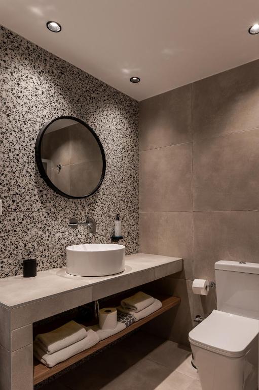 Vagabond Guesthouse - 8