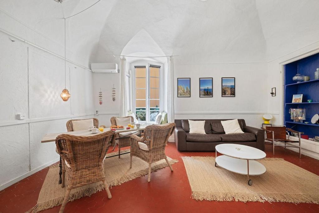 Гостиная зона в Les Sablettes - Vieille Ville Parking Bord de Mer