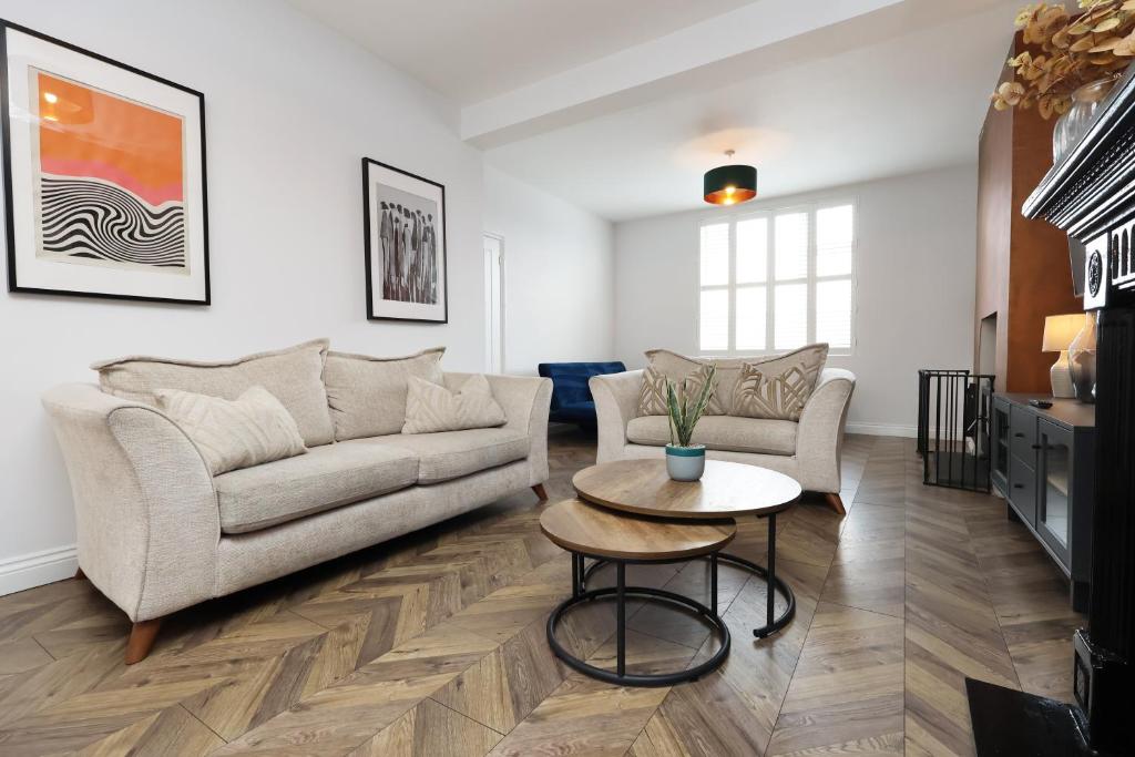 a living room with a couch and a table at Spacious 3 Bedroom Home in Heart Of Pontypool With Parking - By EKLIVING LUXE Short Lets & Serviced Accommodation in Griffithstown