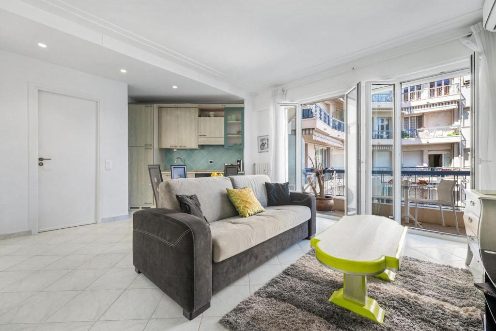 Un lugar para sentarse en LA PISCINE - Bord de Mer - Clim - Parking inclus petite place