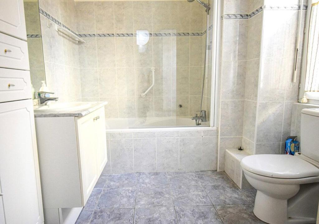 Ένα μπάνιο στο Les Jardins Hyper Centre -Parking privé - Mer