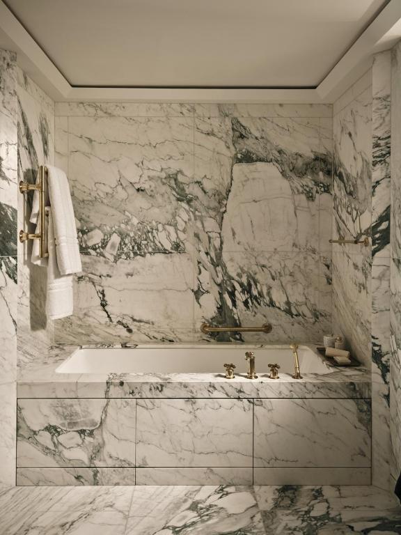 
Grand Premier Grosvenor Suite
