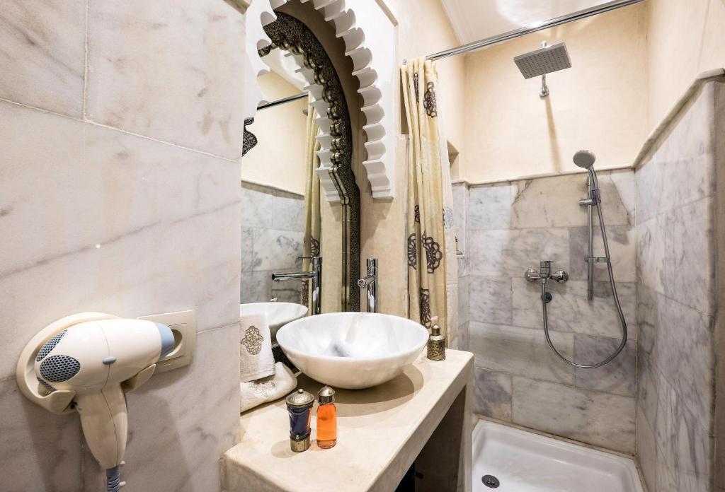 Koupelna v ubytování Riad Nesma Suites & Spa