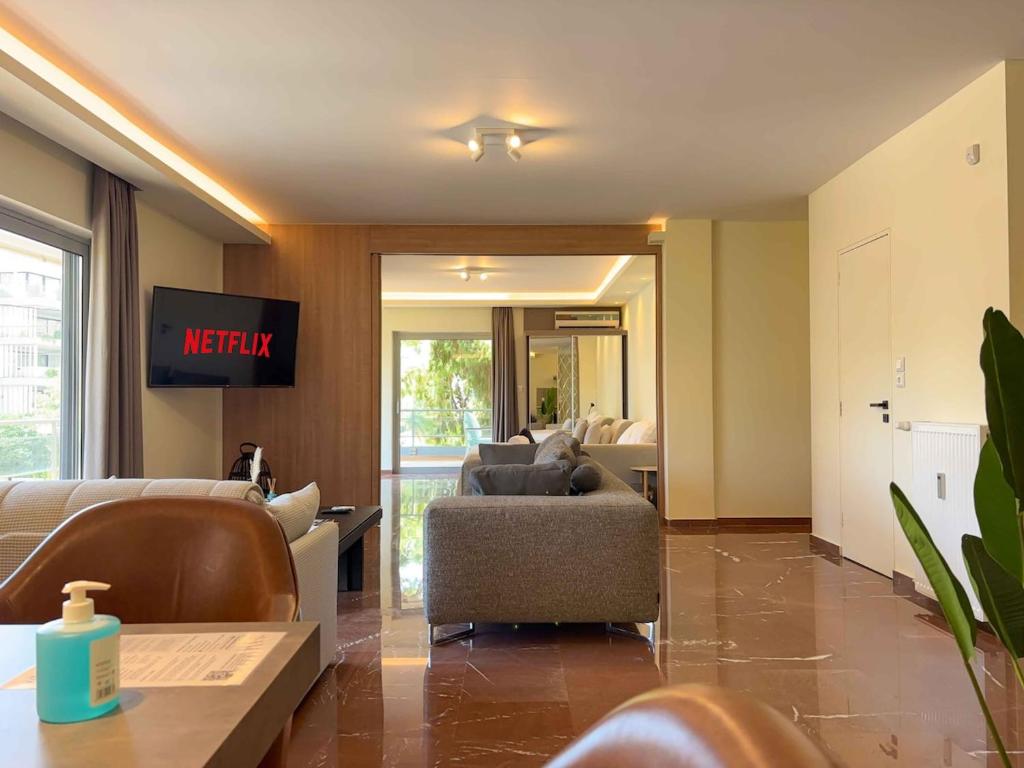 Luxurious & Spacious Flat in Glyfada Center