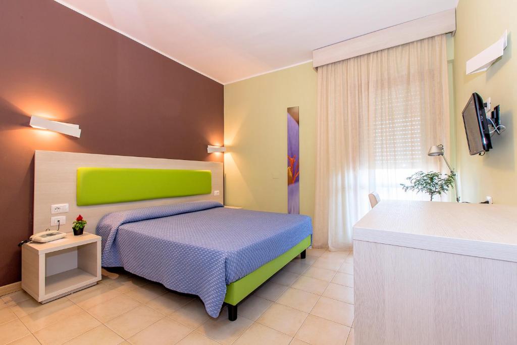 A bed or beds in a room at Hotel Residence Ulivi E Palme