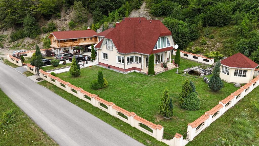 Tòa nhà nơi nhà nghỉ nhỏ tọa lạc