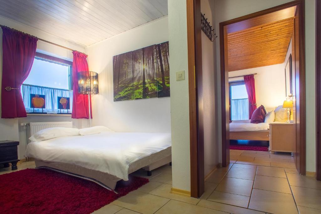 Postel nebo postele na pokoji v ubytování Hotel Garni Zeranka
