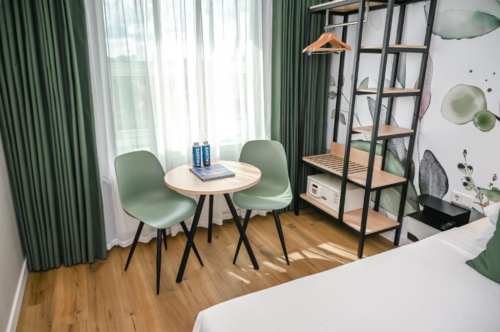 Court Garden Hotel - Resim 4