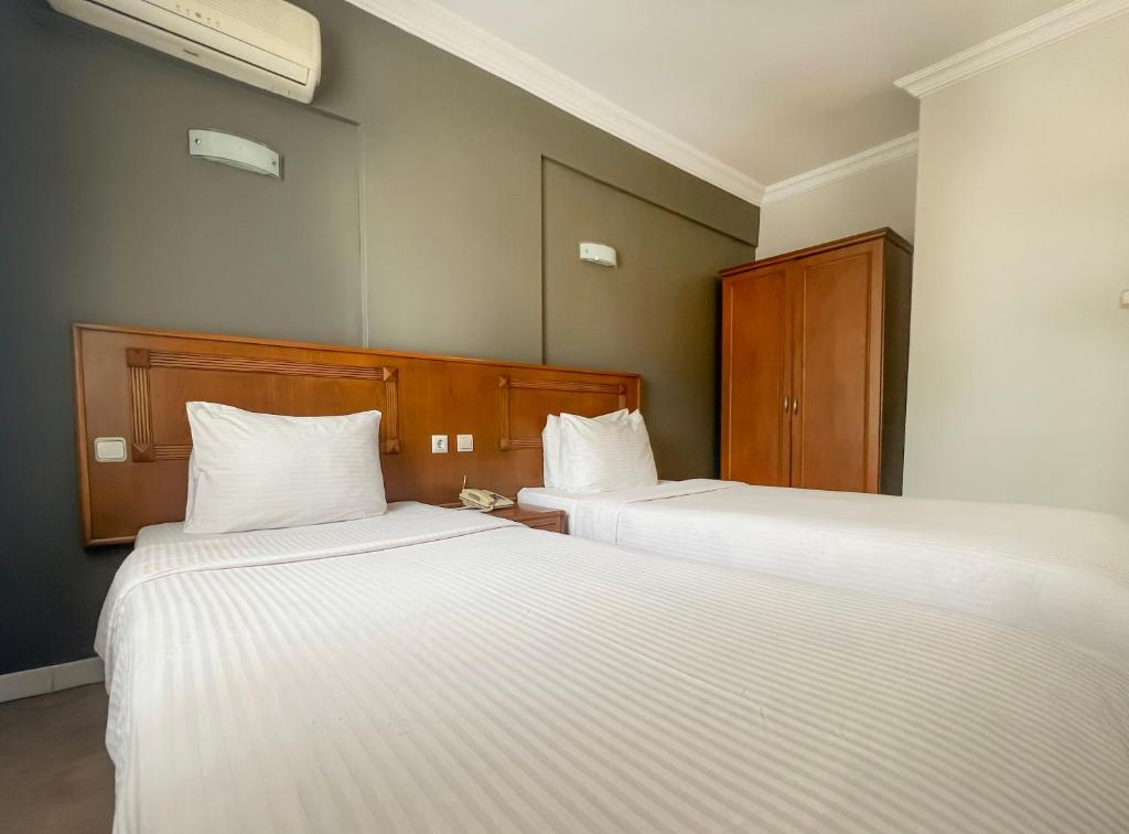 ROYAL 52 - Quarto Duplo Deluxe (2 Adultos + 1 Criança)