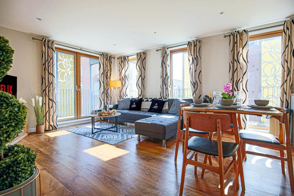 a living room with a couch and a table at Charming Apartment - City Centre - Free Parking, Self-Check-In, Balcony and Smart TV with Sky TV and Netflix by Yoko Property in Milton Keynes