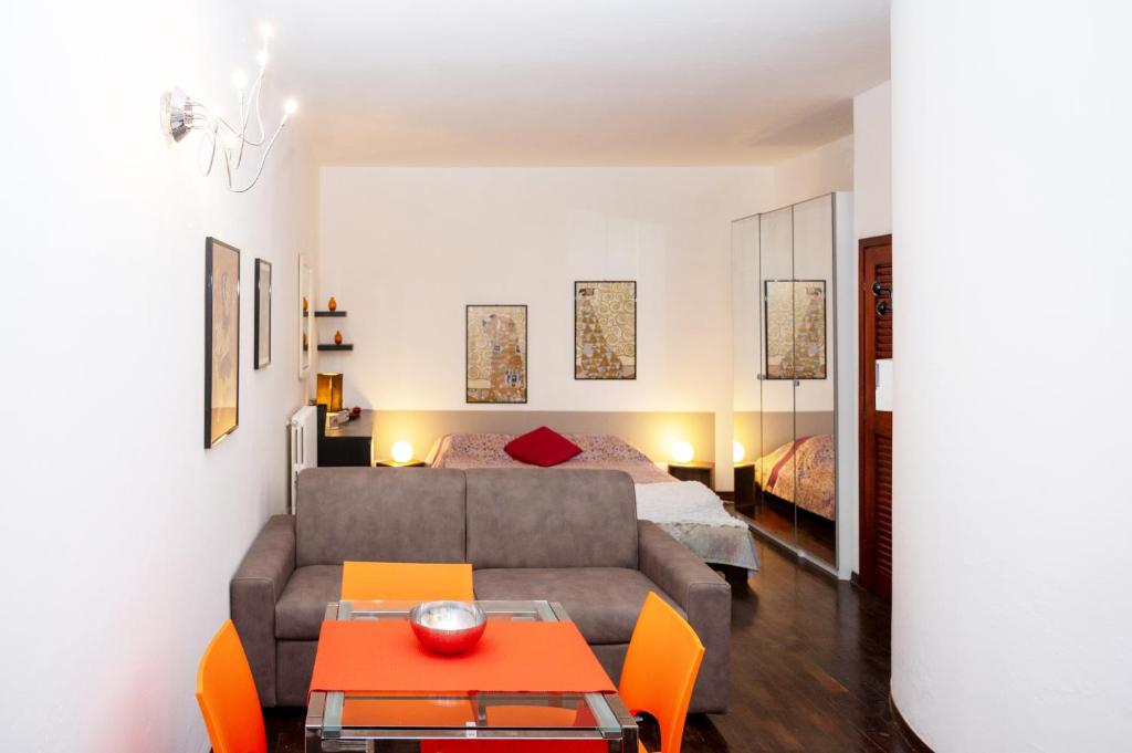 a living room with a couch and a bed at Casa di Flo - Medieval City Centre with WiFi & AC in Ferrara