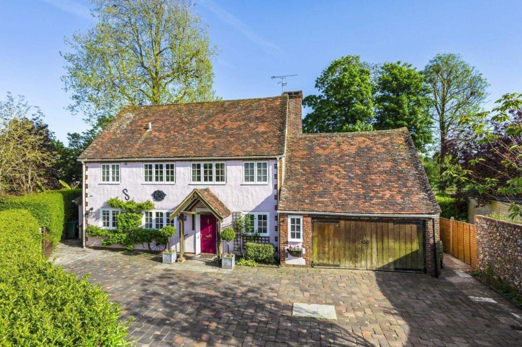 Κήπος έξω από το Luxury Brick and Flint House in Funtington