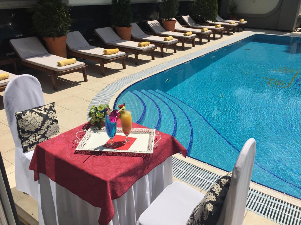 Πισίνα στο ή κοντά στο Eney Budget Three-Room Apartment