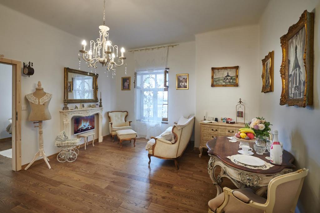 Χώρος καθιστικού στο Apartmán Mariam v Hellovom dome
