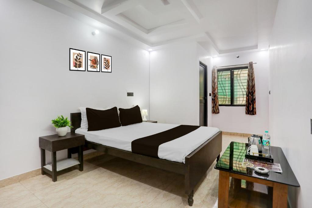 Postel nebo postele na pokoji v ubytování Hotel O Swarun and Banquet Hall