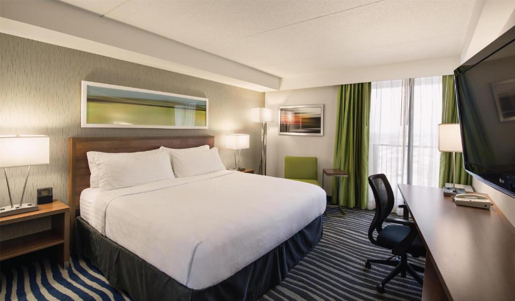 
Executive King Room with Walk-In Shower - Non-Smoking
