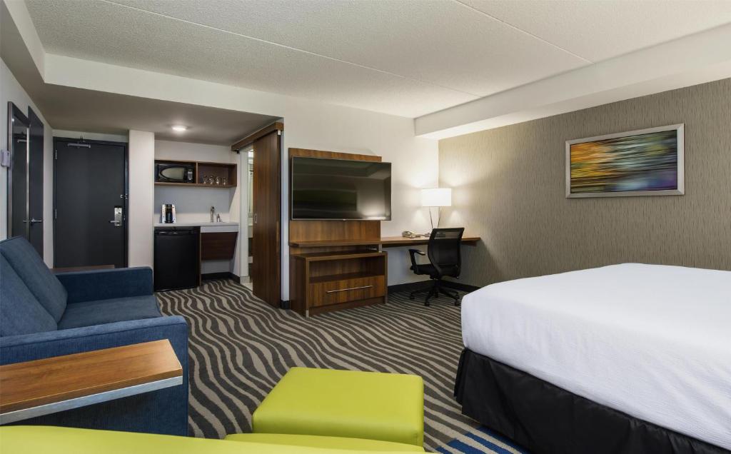 
Corner King Room with Sofa Bed - Non-Smoking
