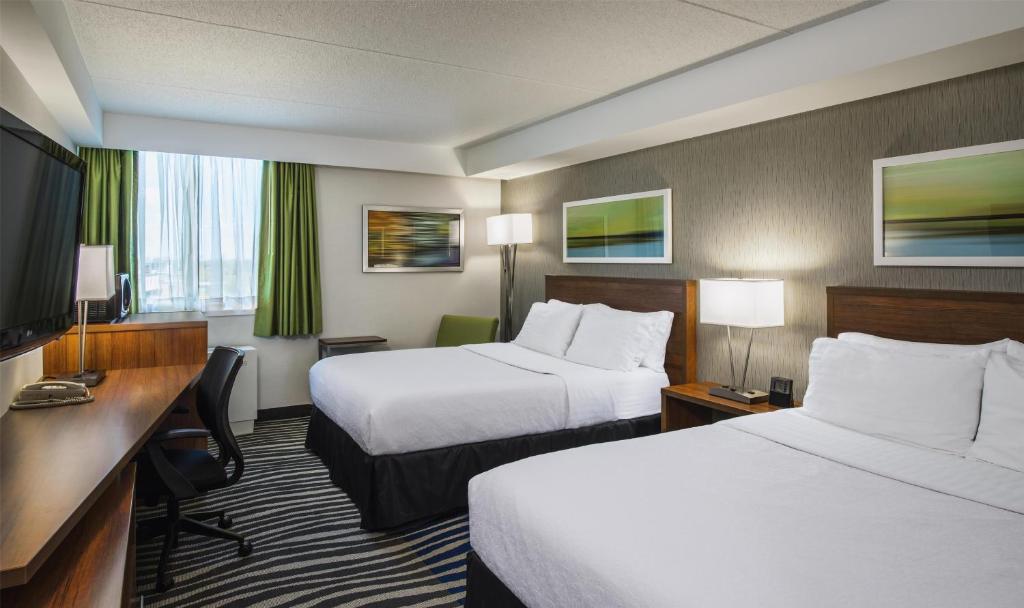 
Queen Room with Two Queen Beds and Walk-In Shower - Non-Smoking
