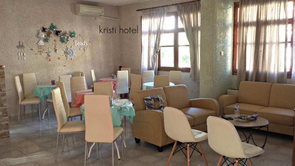 a waiting room with tables and chairs and a waiting roomasteryasteryasteryasteryastery at Kristi in Póros Kefalonias