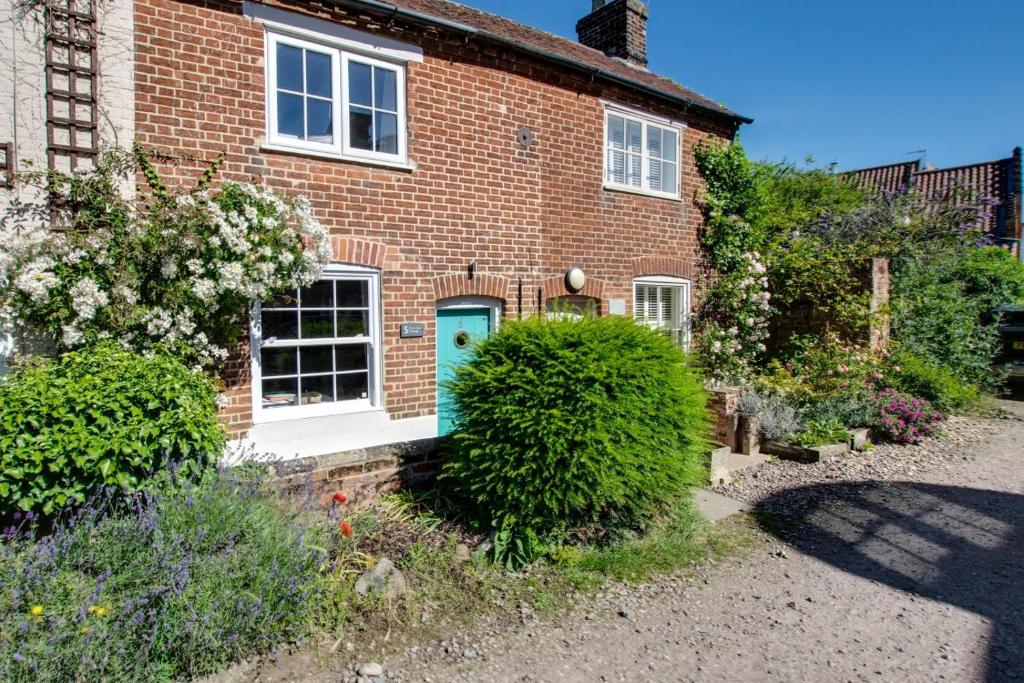 Κήπος έξω από το Lime Quay Cottage