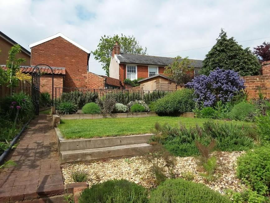 2 Bed in Woodbridge oc-csn2 5