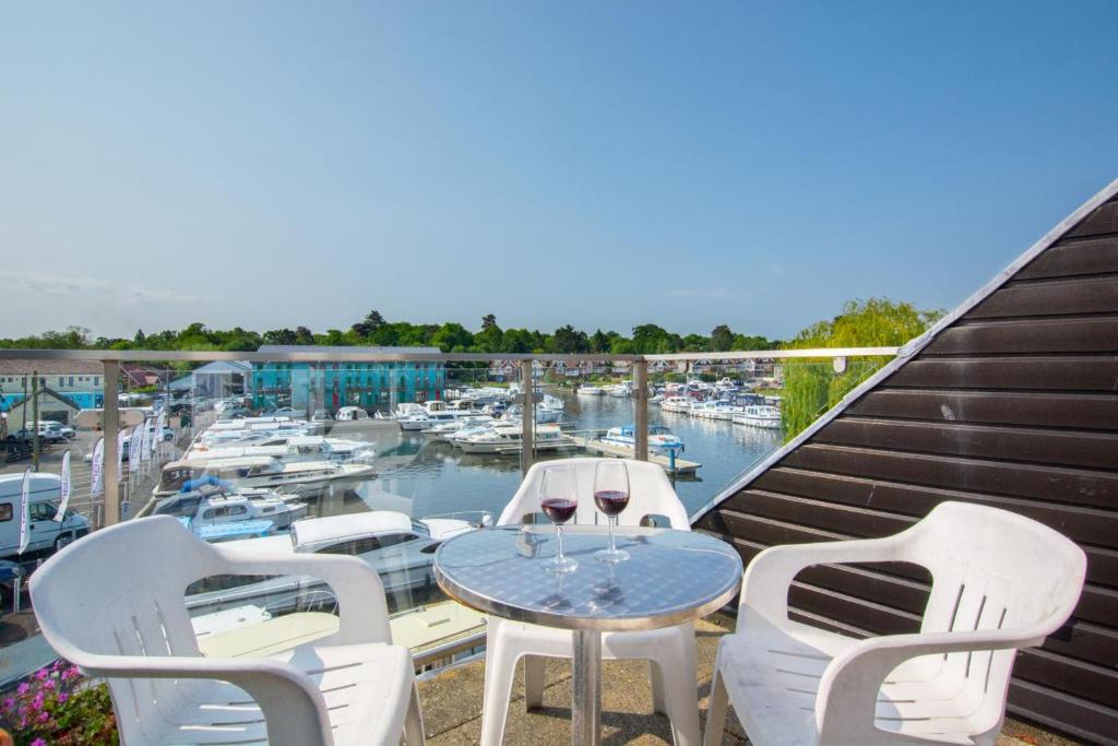 En restaurant eller et andet spisested på Bosuns Cottage