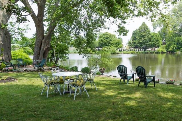 Výhled na řeku, která protéká v blízkosti hotelu