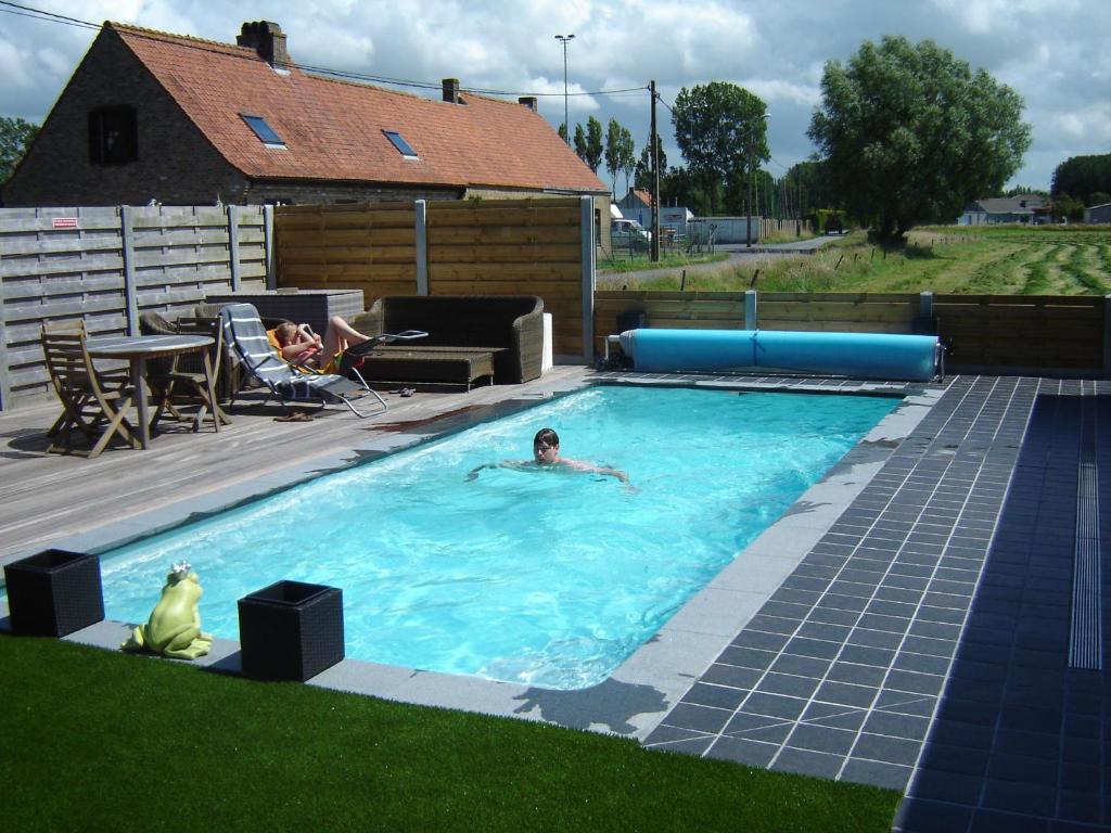 Bazén v ubytování B&B De Kleine Prins nebo v jeho okolí